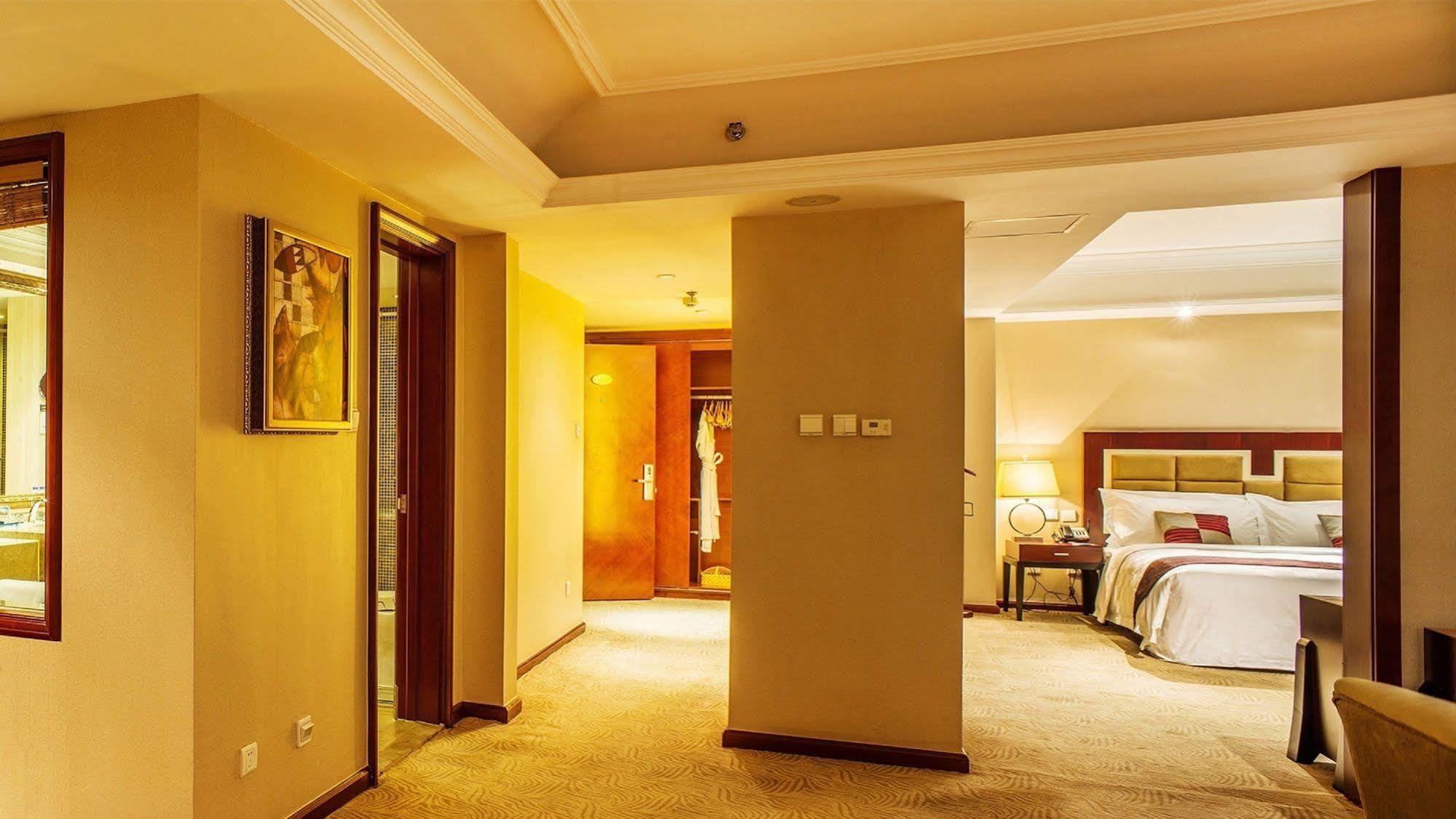Shenyang Rich Gate Hotel Exteriör bild